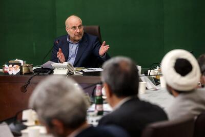 تصاویر نشست مشترک مجلس با رئیس بانک مرکزی و وزیر اقتصاد