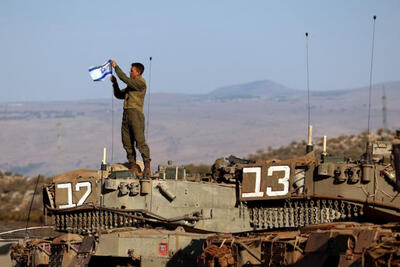 چرا فرماندهان نظامی اسرائیل روی شمشیرهای‌شان می‌افتند؟