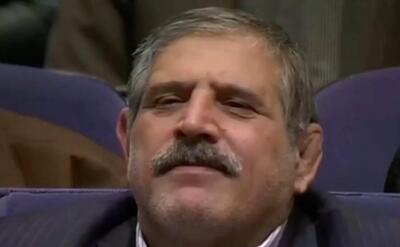 خنده‌های زیرپوستی عباس جدیدی هنگام سخنرانی علیرضا دبیر+فیلم