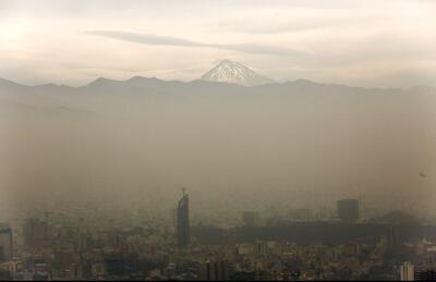 غبار روی کوه‌های تهران مه است یا آلودگی هوا؟
