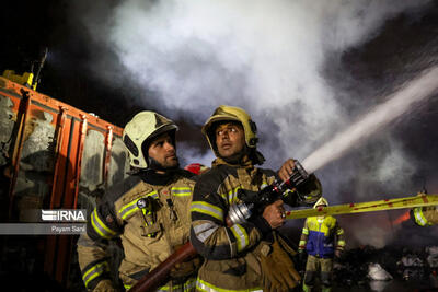 تصاویر: آتش سوزی انبار لاستیک در جنوب تهران