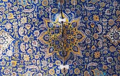 ترک‌های عظیم بر روی آثار باستانی اصفهان/ عکس