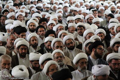 عکس | تصاویری از اعتراضات به وضعیت حجاب در قم؛ روحانیون با لباس نظامی آمدند
