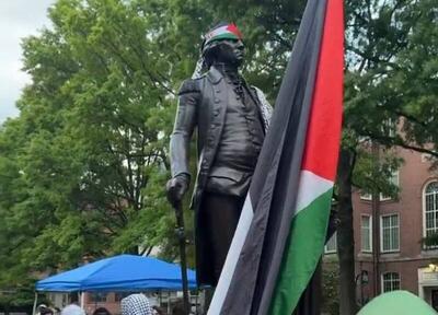 پرچم فلسطین بر پیشانی مجسمه جورج واشنگتن !
