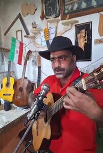 ویدئو/ آواز خیابانی؛ مرد میانسال ایرانی که امامیو جیپسی کینگ عین خودش می خواند!