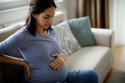 علت گرفتگی شکم در بارداری چیست؟ چه زمانی خطرناک است؟