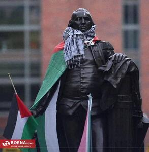 چفیه فلسطینی بر گردن اولین رئیس جمهور آمریکا