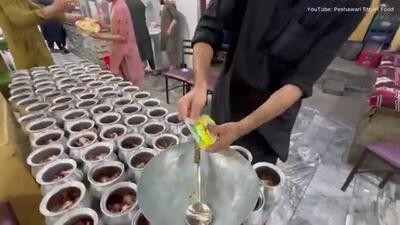 (ویدئو) غذای خیابانی محبوب در افغانستان؛ پخت دیزی به سبک کابلی ها