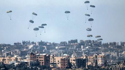 (ویدئو) انفجار و دود در مرز اسرائیل همزمان با ارسال کمک‌های هوایی به غزه