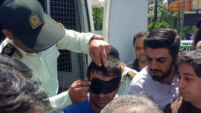 دستگیری مردی که با زنجیر مسافران اتوبوس را کتک می‌زد + ویدیو