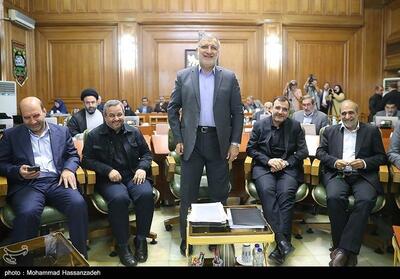 خروج تعدادی از اعضای شورای شهر در حین سخنرانی شهردار تهران