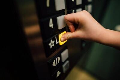 با این کار ساده طول عمر خود را افزایش دهید/ پله را جایگزین آسانسور کنید