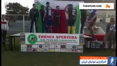وقتی سکوی قهرمانی نابود می شود! / فیلم - پارس فوتبال | خبرگزاری فوتبال ایران | ParsFootball