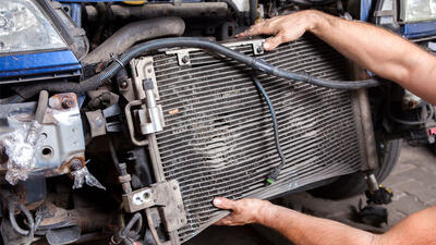 علائم خرابی رادیاتور خودرو چیست؟ | مجله پدال