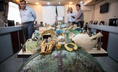 دستگیری قاچاقچی اشیاء عتیقه‌ چند هزار ساله‌