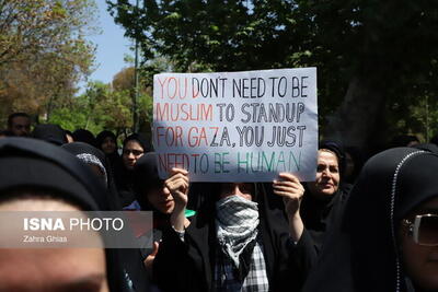 تصاویر متفاوت از تجمع دانشجویان مقابل دانشگاه تهران