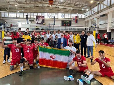 ایستادن شیربچه‌های دانش آموز ایران بر قله والیبال جهان