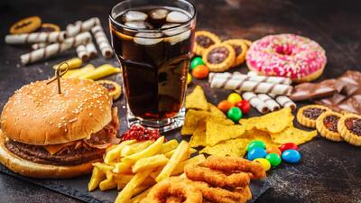 دانشمندان: مصرف زیاد غذاهای ناسالم می‌تواند باعث آسیب دائمی به مغز شود
