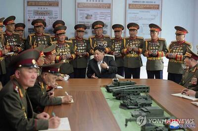 تصاویر متفاوت رهبر کره‌شمالی در دانشگاه نظامی!