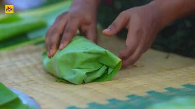 (ویدئو) فرآیند پخت یک چلو بادمجان متفاوت به سبک پدر و پسر روستایی هندی