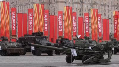 نمایش زره‌پوش‌های غربی غنیمتی در پارک پیروزی مسکو