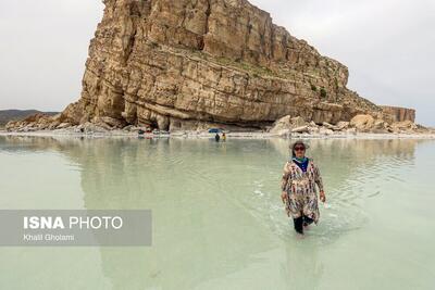 (تصاویر) تفریح در بخش پرآب دریاچه ارومیه