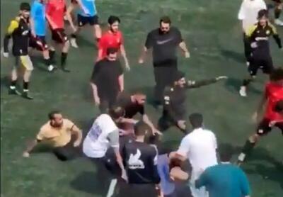 جزئیات حادثه ضرب و شتم داور مسابقه فوتبال پایه ایران + ویدئو | با اعلام آفساید این حادثه رخ داد