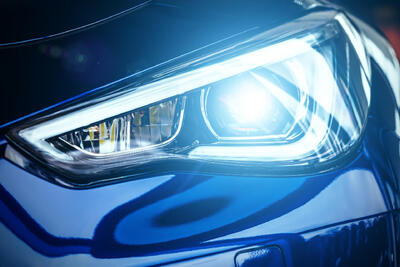 چراغ جلو هالوژن در مقابل LED؛ کدامیک برای خودرو کلاسیک مناسب تر است؟ | مجله پدال