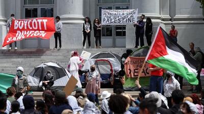 پلیس آمریکا ۹۰۰ معترض طرفدار فلسطین را در دانشگاه‌ها بازداشت کرد - روزنامه رسالت