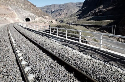 قطار 57 گوسفند را لت و پار کرد و چوپان را زیر گرفت ! / در آبیک قزوین رخ داد