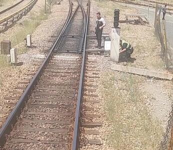 کندی سرویس دهی در خط ۵ مترو تهران + فیلم تعمیرات ریل قطار