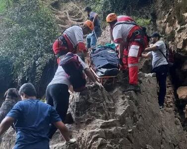 جوان ۲۹ ساله بر اثر سقوط از آبشار لوه گلستان جان باخت