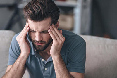 مسکن‌ها ؛ مهم‌ترین علت بروز سردرد های میگرنی! | میگرن باعث سکته مغزی می‌شود؟
