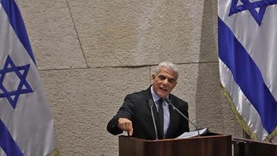 رهبر اپوزیسیون رژیم صهیونیستی: اسرائیل در دست یک مُشت دیوانه گیر افتاده است