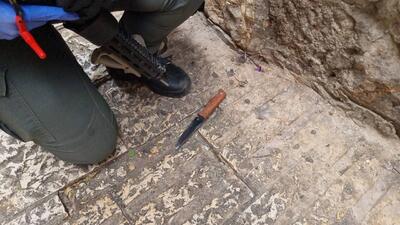 یک گردشگر ترکیه ای با چاقو یک نظامی اسرائیلی را در قدس زخمی کرد
