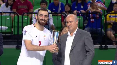 سعید احمدعباسی و پاداش بهترین بازیکن جام! - پارس فوتبال | خبرگزاری فوتبال ایران | ParsFootball