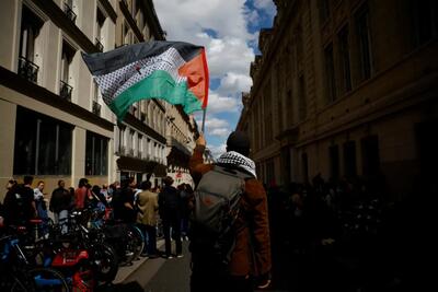 حمله پلیس فرانسه به تجمع دانشجویان طرفدار فلسطین در سوربن + تصاویر | خبرگزاری بین المللی شفقنا