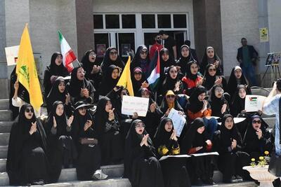 تجمع حمایتی دانشجویان شهرستان تکاب در حمایت از دانشگاه‌های آمریکا و اروپا + عکس