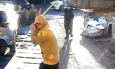 ویدئو | لحظه دستگیری مرد شمشیربه‌دست توسط پلیس لندن