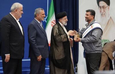 ایدکوپرس سایپا،‌ تندیس شرکت برتر ایران را از رییس جمهور دریافت کرد
