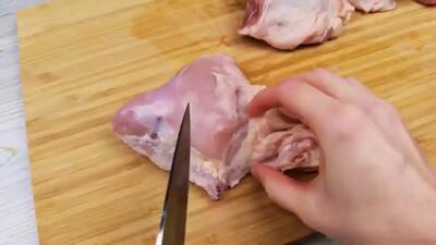 (ویدئو) نحوه تهیه سوسیس مرغ (سالامی) در خانه به روش آشپز آلمانی