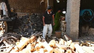(ویدئو) نحوه تولید میلیون ها «چوب بستنی» به روش کارگران پاکستانی