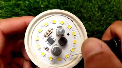 (ویدئو) نحوه تعمیر کردن لامپ ال ای دی(LED) قدیمی با جرقه زن فندک