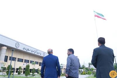 (عکس) مالک جدید باشگاه استقلال در آغوش علیرضا دبیر