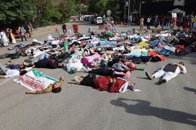 تظاهرات ضدصهیونیستی دانشجویان پاکستانی در مقابل کنسولگری آمریکا