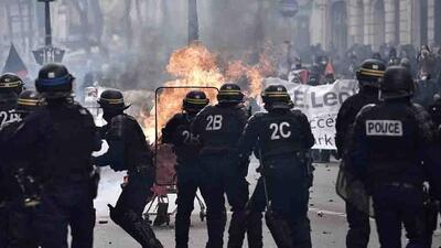 درگیری ماموران پلیس فرانسه با شرکت‌کنندگان در راهپیمایی روز جهانی کارگر/ ویدئو