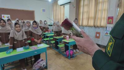 معلمان ۵۲ مدرسه در بوشهر تجلیل شدند