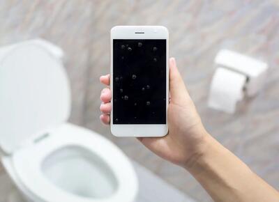 تلفن همراه‌تان را با خود به توالت نبرید!