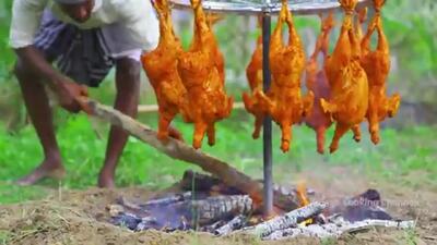 مهارت و ابتکار در آشپزی هندی: تماشای پخت جوجه کبابی با استفاده از چرخ دوچرخه (ویدئو)