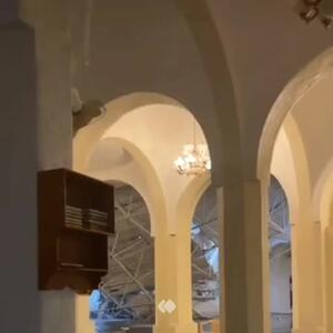 فاجعه در دانشگاه ملک‌فهد! ویدئویی از فرو ریختن سقف مسجد در پی بارش سیل‌آسا